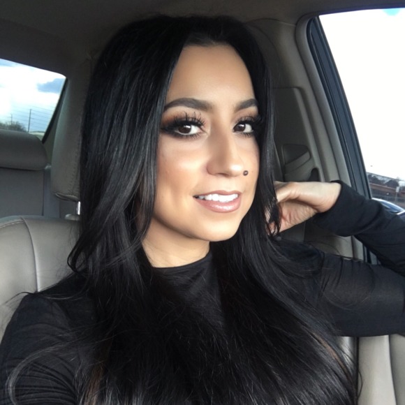 Meet your Posher, Monica - Picture 1 of 1